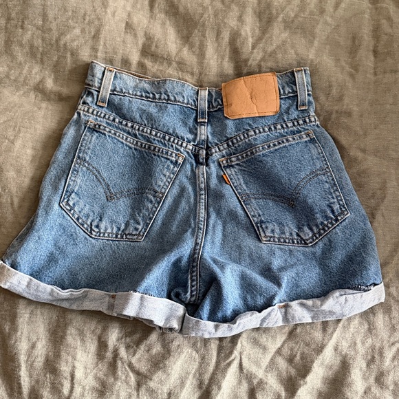Levi’s Classic Blue Denim Shorts - Picture 2 of 3